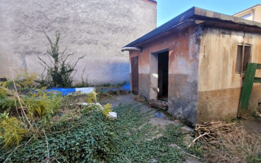 PORZIONE DI CASA CIELO/TERRA CON CORTILE INTERNO PRIVATO