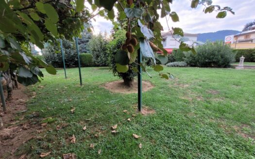 SPLENDIDA VILLA UNIFAMILIARE SU 3 LIVELLI CON GIARDINO 500MQ