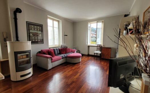 SPLENDIDA VILLA UNIFAMILIARE SU 3 LIVELLI CON GIARDINO 500MQ
