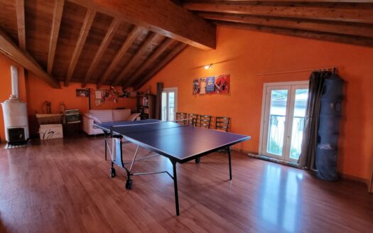 SPLENDIDA VILLA UNIFAMILIARE SU 3 LIVELLI CON GIARDINO 500MQ