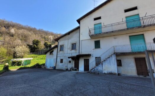 CASA CON GIARDINO E AMPIE AREE ESTERNE-TRANQUILLA E NEL VERDE