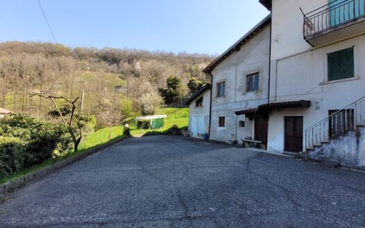 CASA CON GIARDINO E AMPIE AREE ESTERNE-TRANQUILLA E NEL VERDE