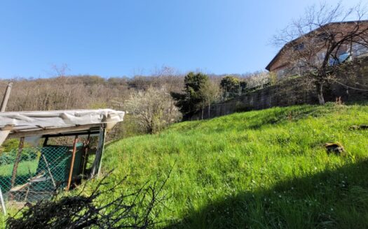 CASA CON GIARDINO E AMPIE AREE ESTERNE-TRANQUILLA E NEL VERDE