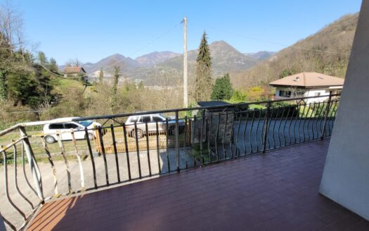 CASA CON GIARDINO E AMPIE AREE ESTERNE-TRANQUILLA E NEL VERDE