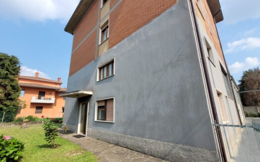 QUADRILOCALE CON BELLA TERRAZZA DI 25MQ E GIARDINO 40MQ