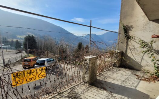 CIELO-TERRA PANORAMICO CON BELLA TERRAZZA – CASALE DI ALBINO