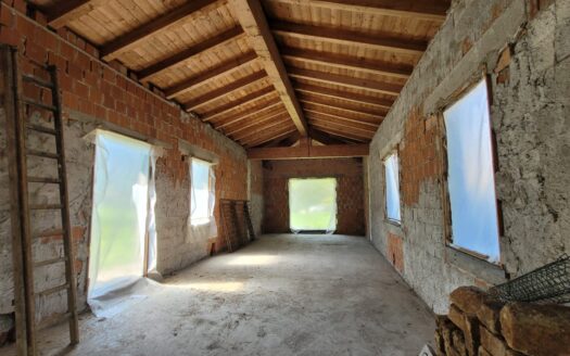 VILLETTA AL RUSTICO (DA ULTIMARE) CON GIARDINO DI 700MQ