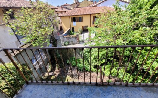 VILLA CON TERRENO – CONVERTIBILE IN PIU’ APPARTAMENTI