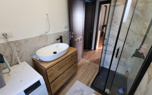 GRAZIOSO TRILOCALE RISTRUTTURATO CON TERRAZZO