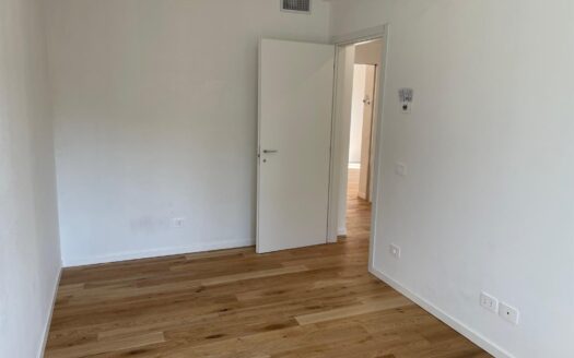 APPARTAMENTO IN VILLA BIFAMILIARE CON TERRAZZO E BOX DOPPIO