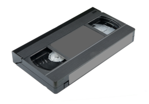 Videocassetta Disney (VHS) col rombo nero, simbolo di valore collezionistico e rarefazione.